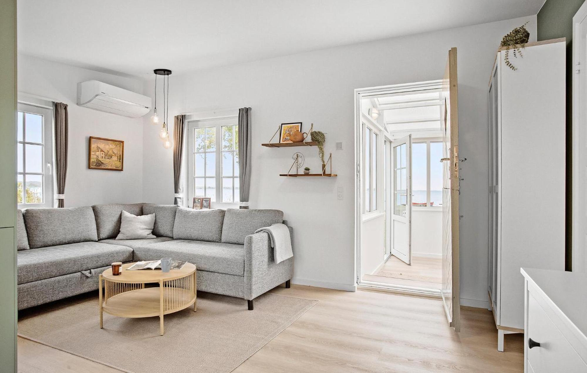 Beach Front Home In Sjolund With Kitchen Eksteriør billede
