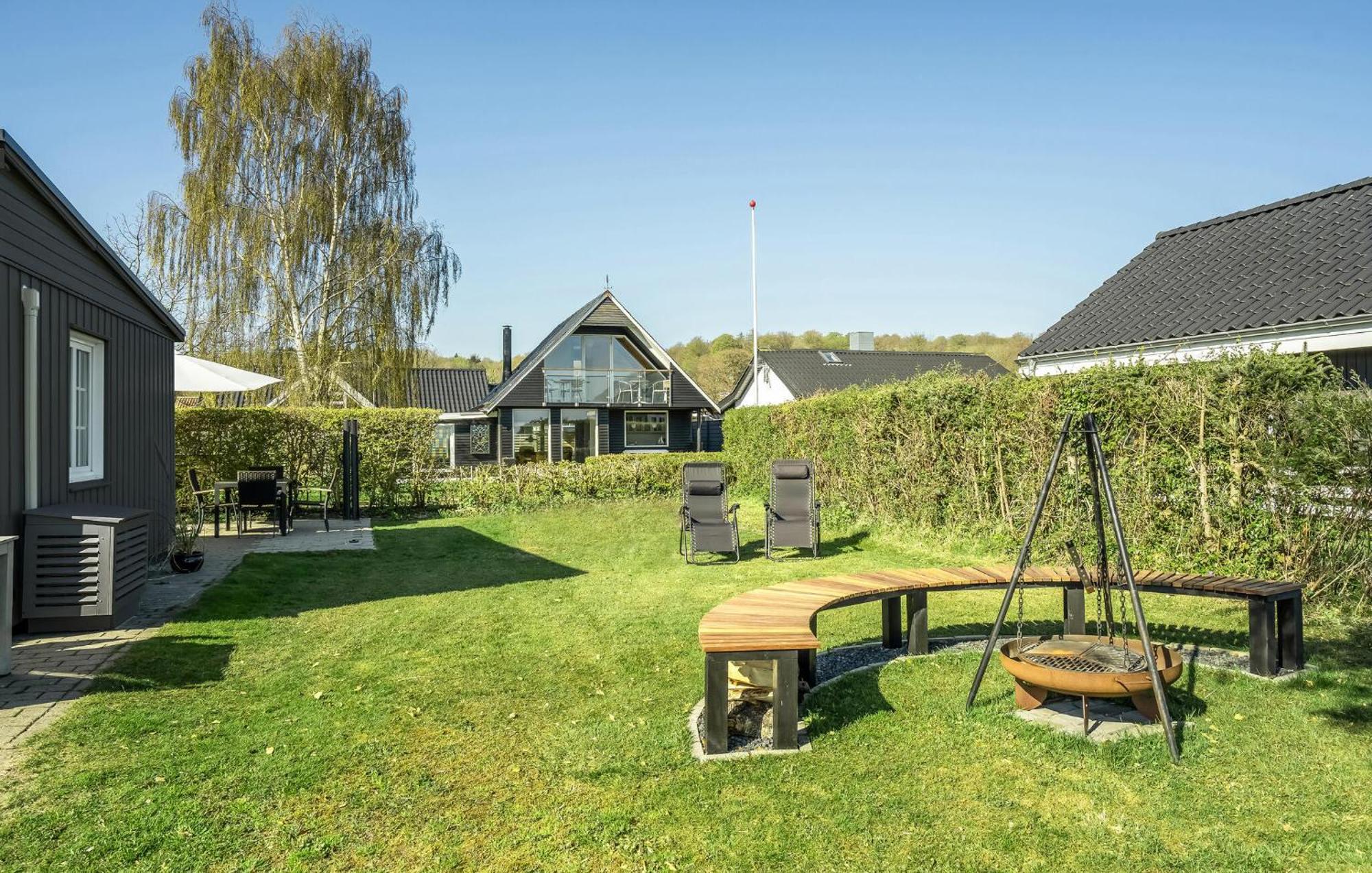 Beach Front Home In Sjolund With Kitchen Eksteriør billede