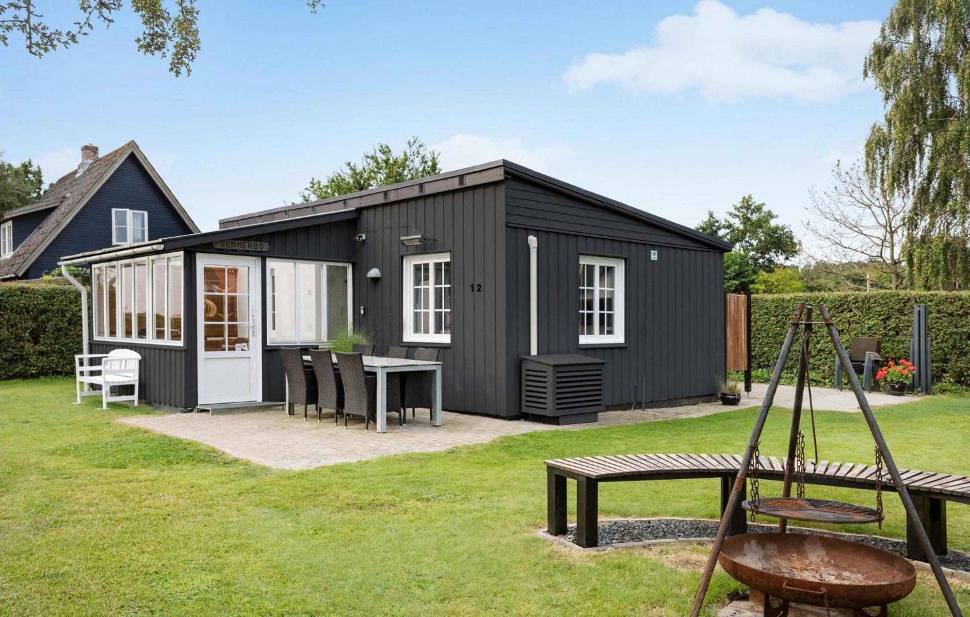 Beach Front Home In Sjolund With Kitchen Eksteriør billede